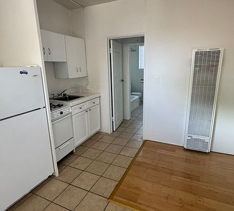 4th image of 1108 E Villa St #K