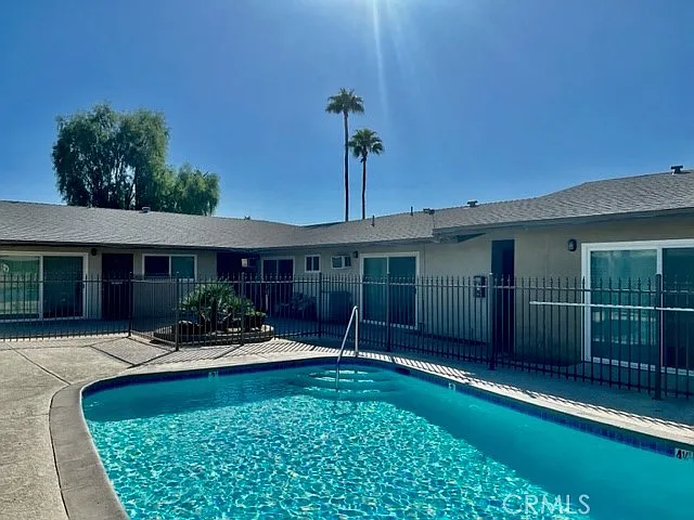 685 E Vista Chino #E — Photo 27