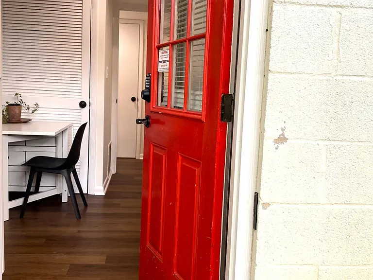 Private entrance to the apartment