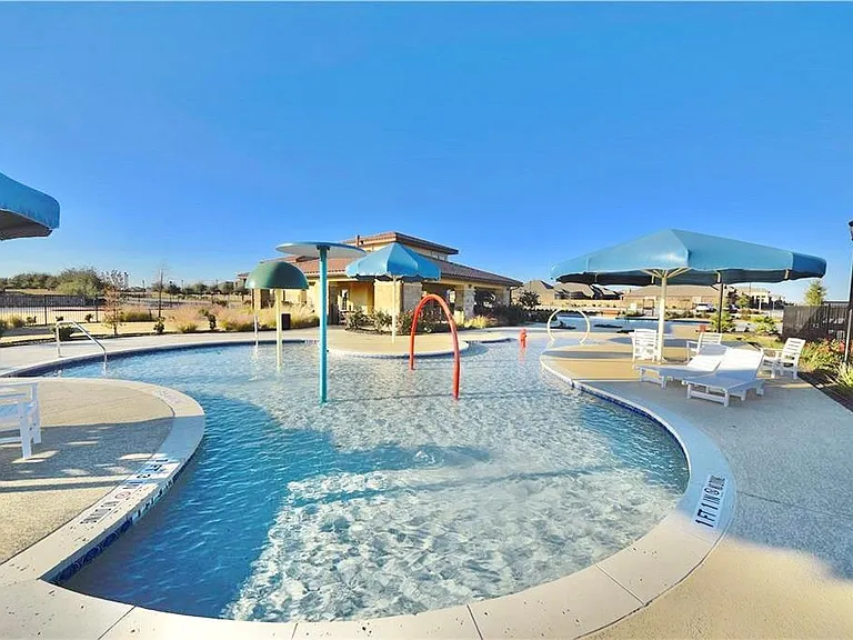 18325 Urbano Dr — Photo 23