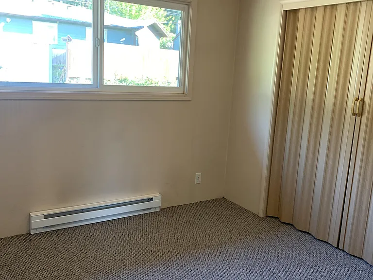 725 NW Pine St — Photo 8