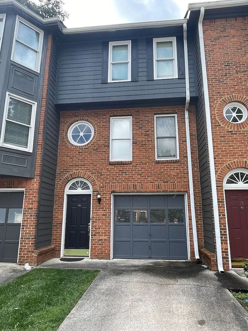 Candler Park Townhouse, Steps from Candler Park — Photo 1