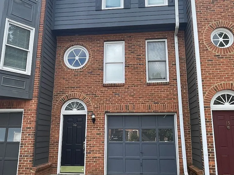 428 Page Ave NE #16 — Photo 1