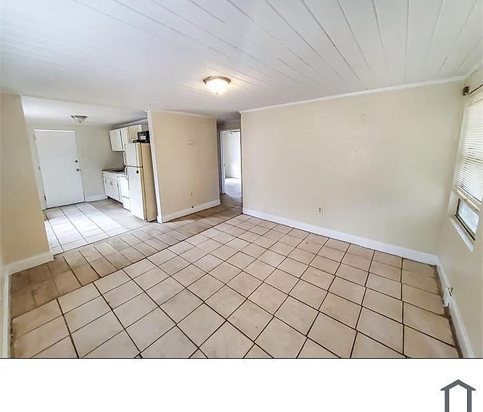 Unit A 
Livingroom/ Kitchen