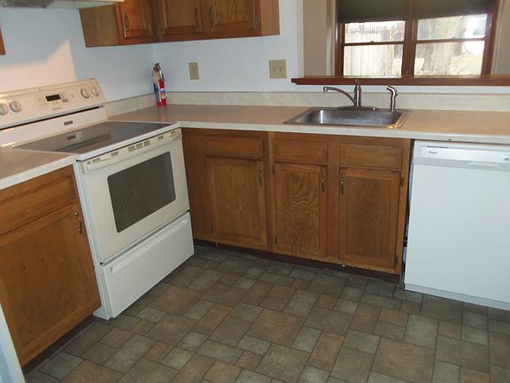 3rd image of 106 Stoney Creek Dr