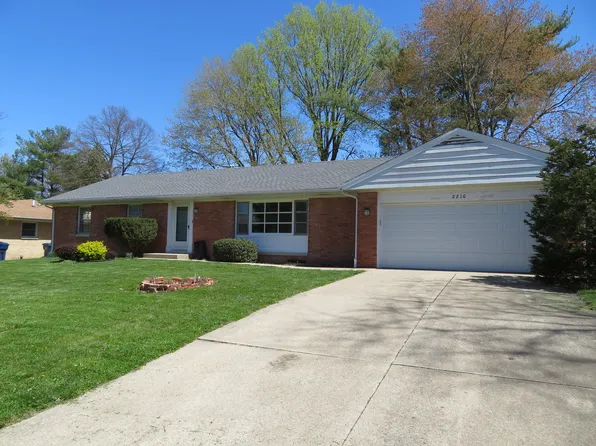 2210 Pond St, Urbana, IL 61801