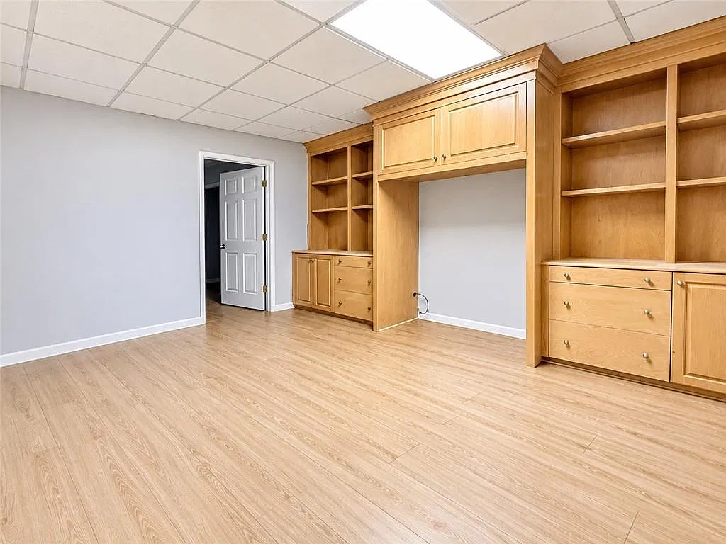 1 bed, 1.0 bath, 3851 sqft, $1,300 — Photo 4