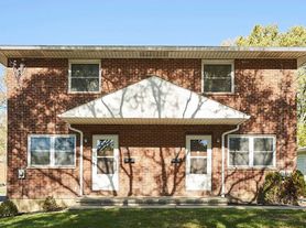 923-925 Rosamond Ave