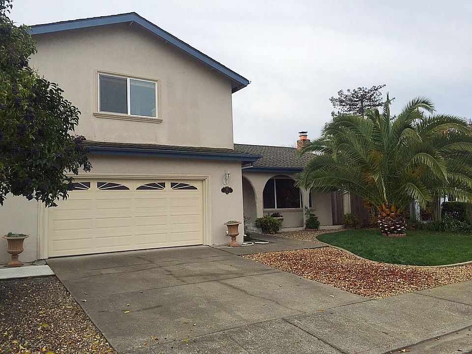 1st image of 916 Palmetto Way