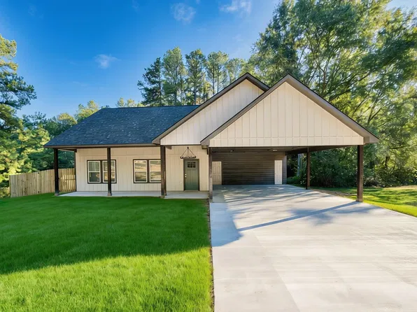 433 Lindsey St, Daingerfield, TX 75638