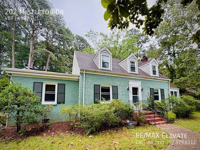 202 Mistletoe Dr — Photo 1