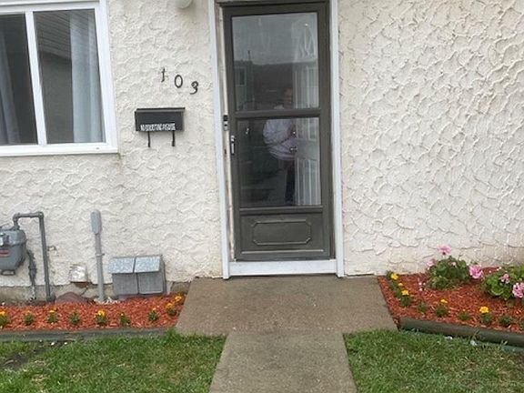 2nd image of 103 Cornell Ct NW