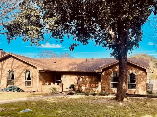 917 Curtis Dr, Arlington, TX 76012