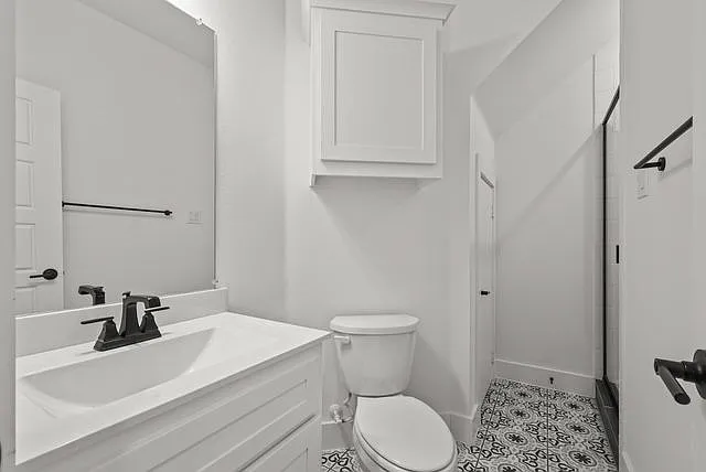 521 Silbury St — Photo 9
