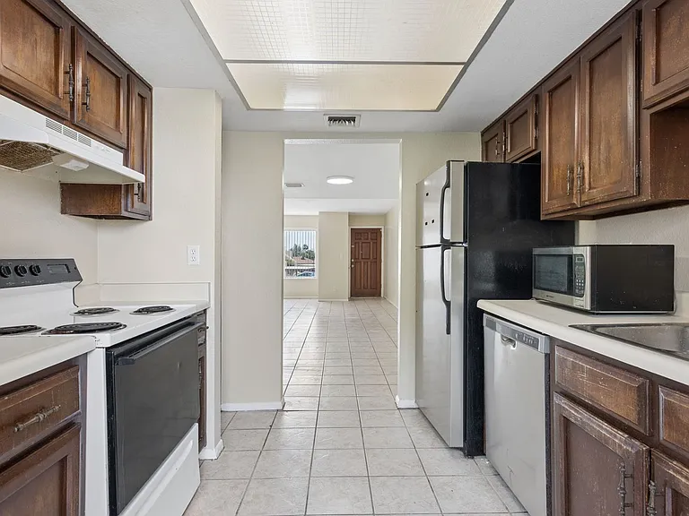 1927 E Hampton Ave #216 — Photo 8