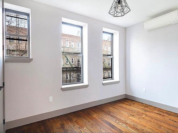 3rd image of 1713 Gates Ave #2R