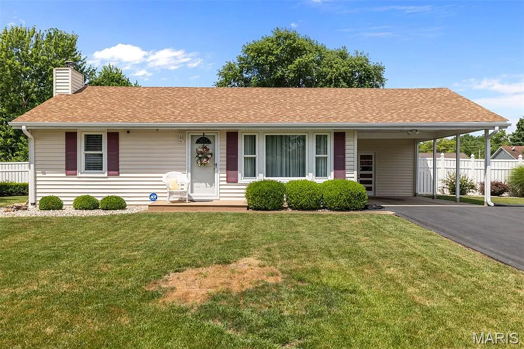111 Freedom Dr photo 1