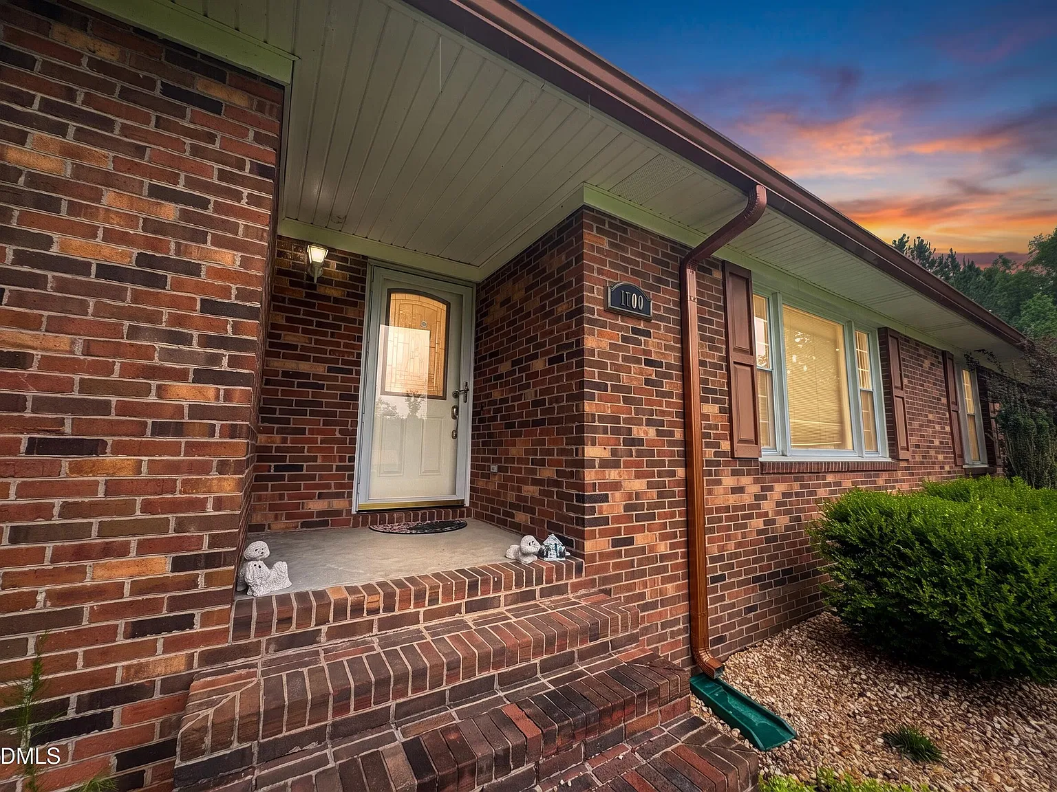 4 bed, 2.5 bath, $2,500 — Photo 3