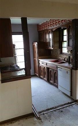 5th image of 7905 Southview Dr