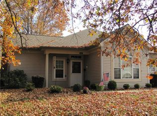 22 Stone Ridge Blvd, Hermitage, PA 16148