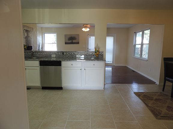 3rd image of 1208 Jamal Ln W