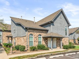 39 Foxcroft Rd APT 203, Naperville, IL 60565