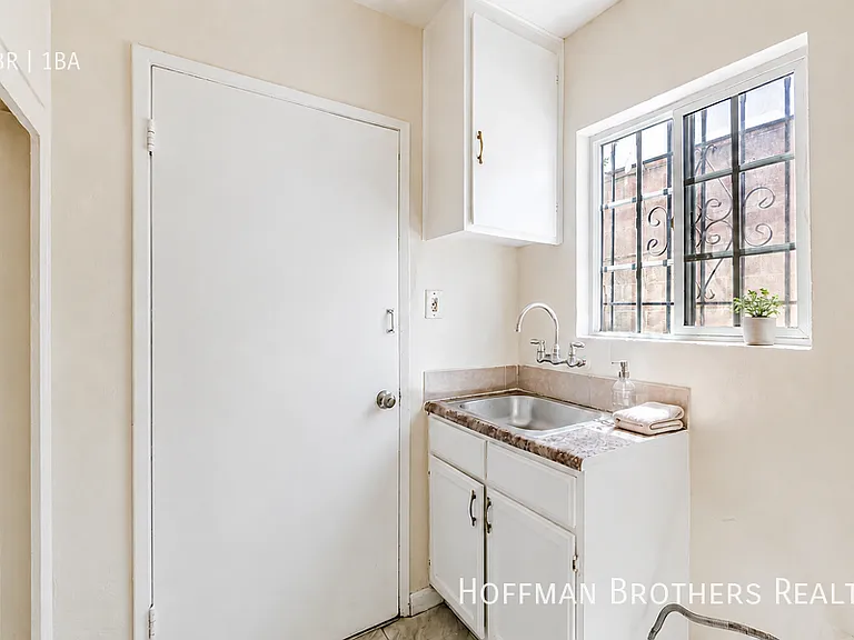 1222 3/4 W 109th Pl — Photo 5