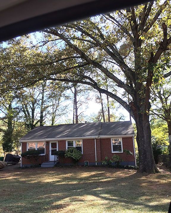 2nd image of 3241 Beech Dr