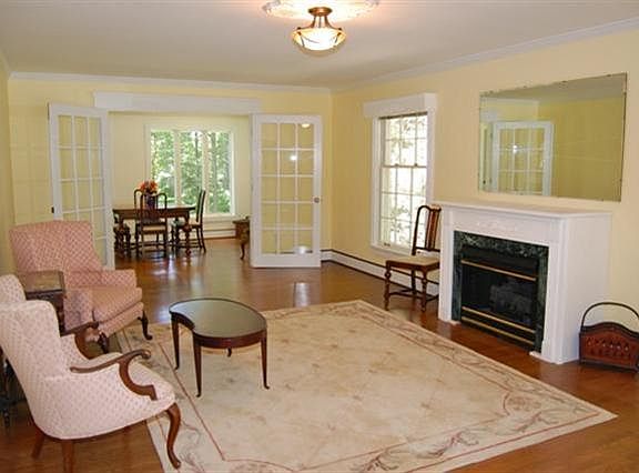 4th image of 2698 Parkridge Dr
