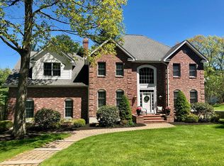 66 Whisper Dr, Worcester, MA 01609