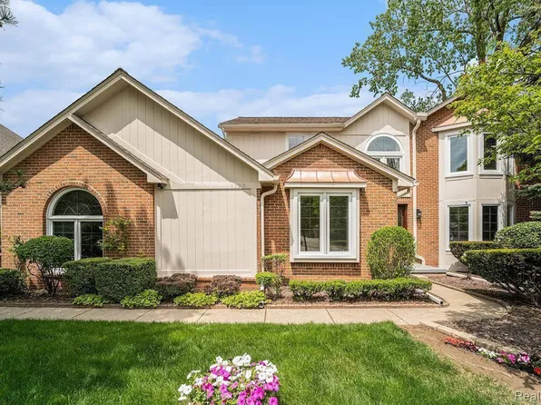 1590 Picadilly Dr, Troy, MI 48084
