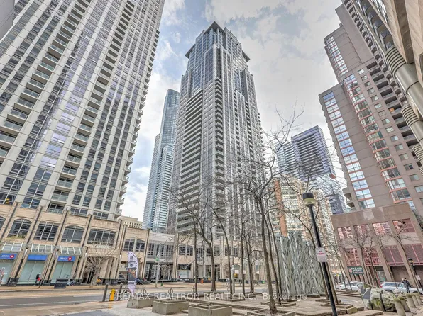 761 Bay St #610, Toronto, ON M5G 2R2