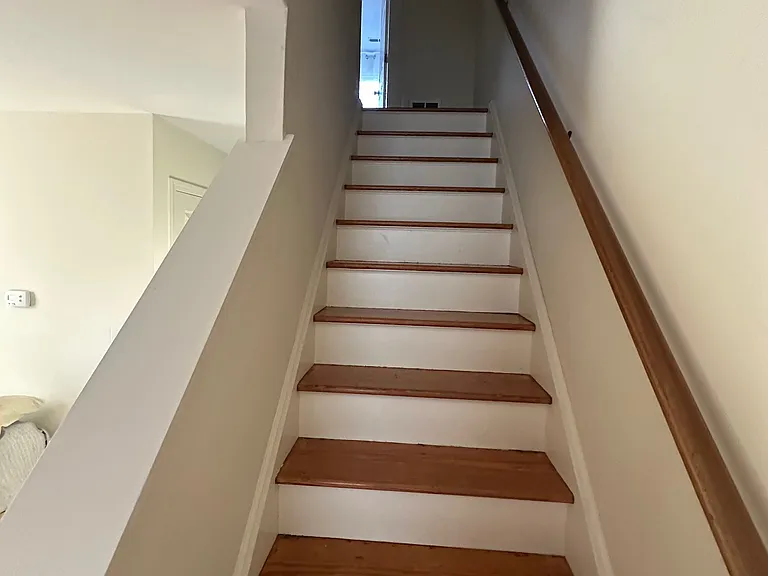 stairs to upstairs