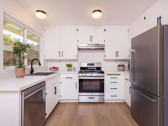 3rd image of 214 Eucalyptus St