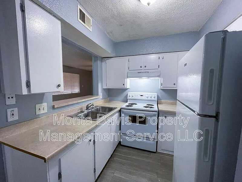 2 bed, 1.0 bath, 975 sqft, $950 — Photo 3