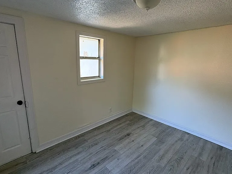 3910 Shelley Blvd — Photo 7