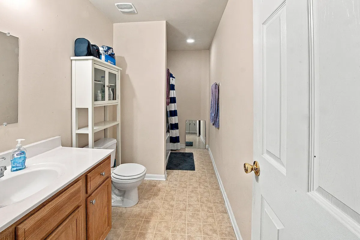 4 bed, 1600 sqft, $1,800 — Photo 4