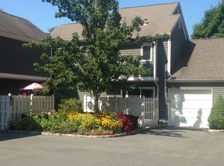 71 Village Dr, Basking Ridge, NJ 07920