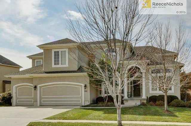 Picture perfect 5 bedroom 2 story in Wilshire Place!