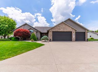 595 N Easton Dr, Angola, IN 46703