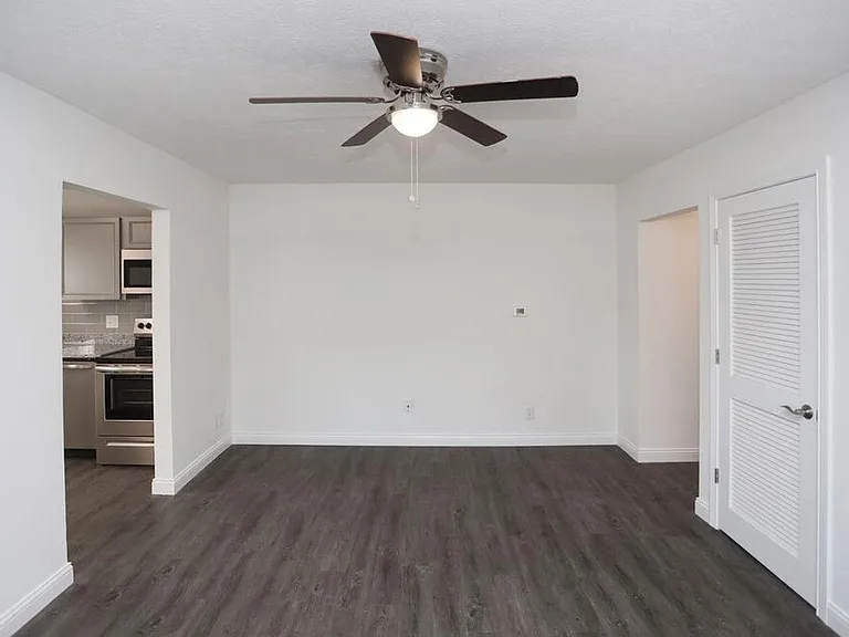 1 Bed 1 Bath Duplex Living Room