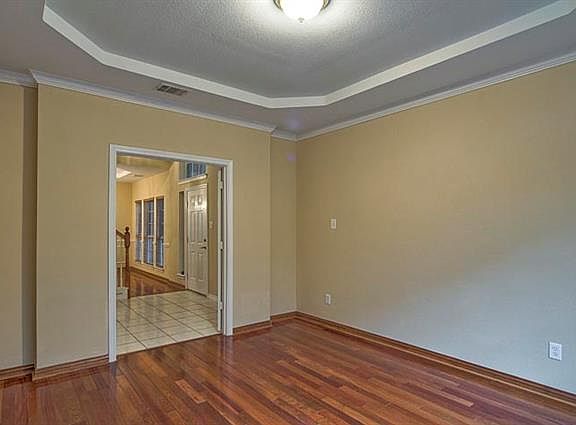4th image of 912 Wooded Creek Ln