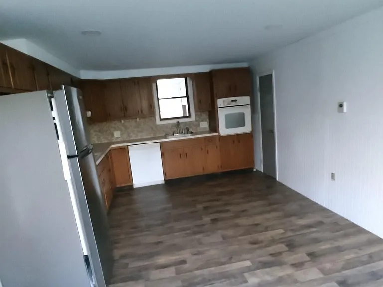 107 E Rockhill Rd — Photo 5