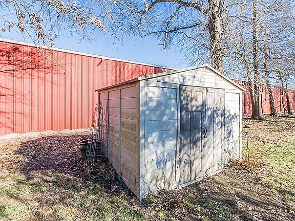 3rd image of 1611 Seigler Dr