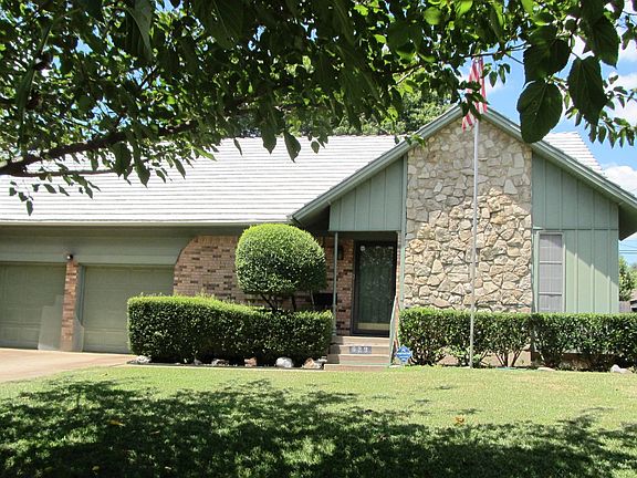 3rd image of 629 Kiowa Cir