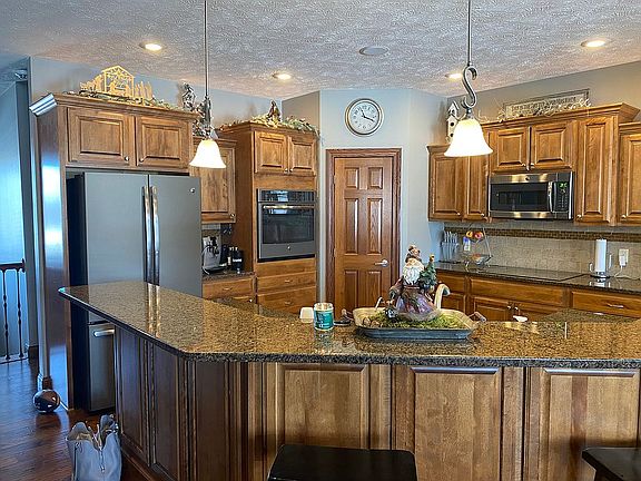 3rd image of 516 Sandalwood Dr