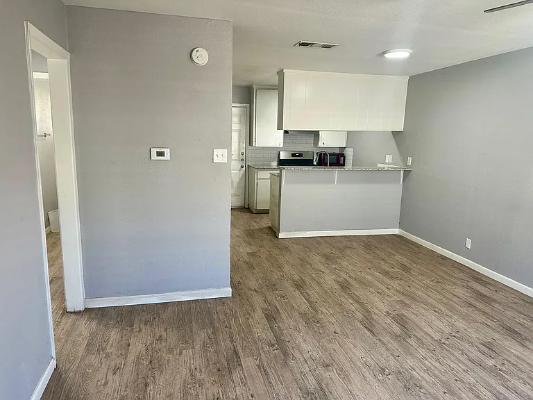 836 N Meadows Dr #B — Photo 3