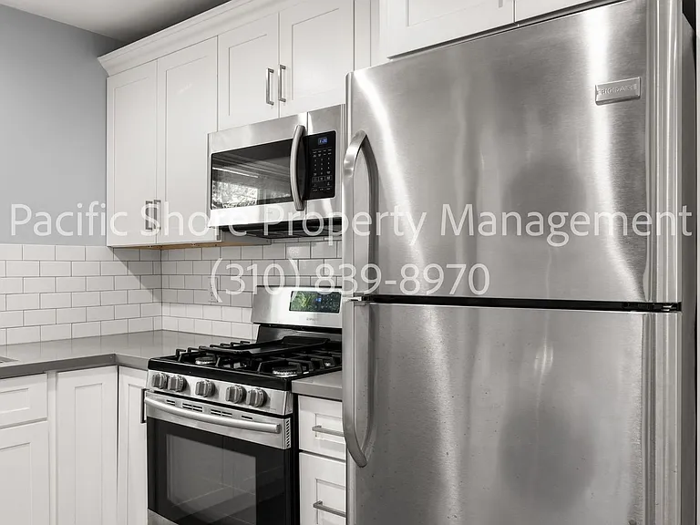 639 Robinson Apartments — Photo 7