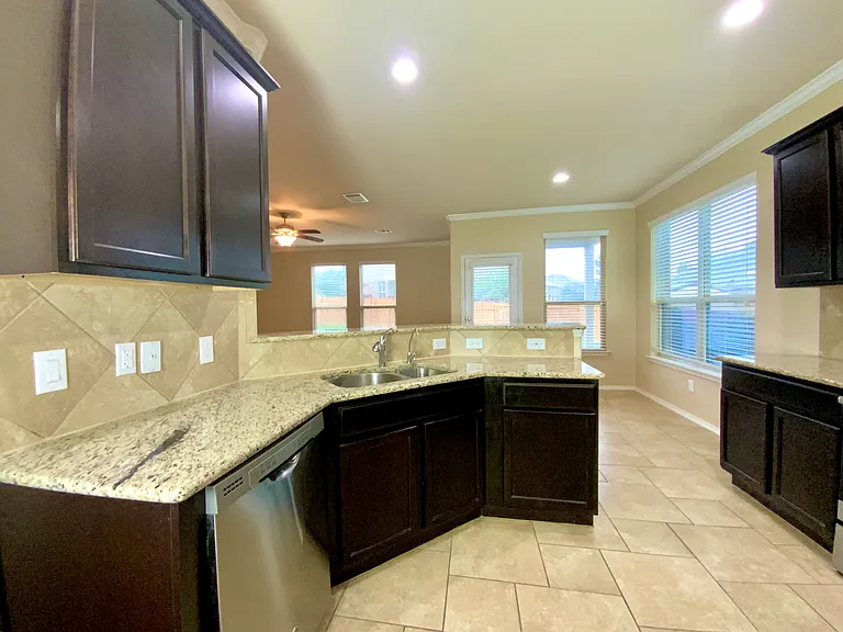 1810 Logan Trl — Photo 11