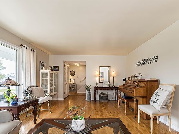 3rd image of 5523 Gardner Dr